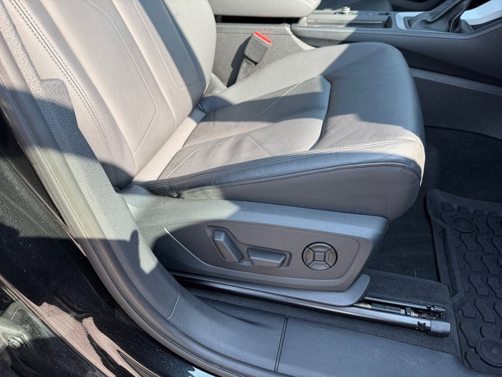 2021 Audi Q3 Premium w/Convenience Pkg & 19" 5-Twin-Spoke Wheel S Line quattro
