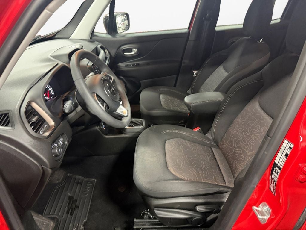 2023 Jeep Renegade Latitude w/Preferred Pkg