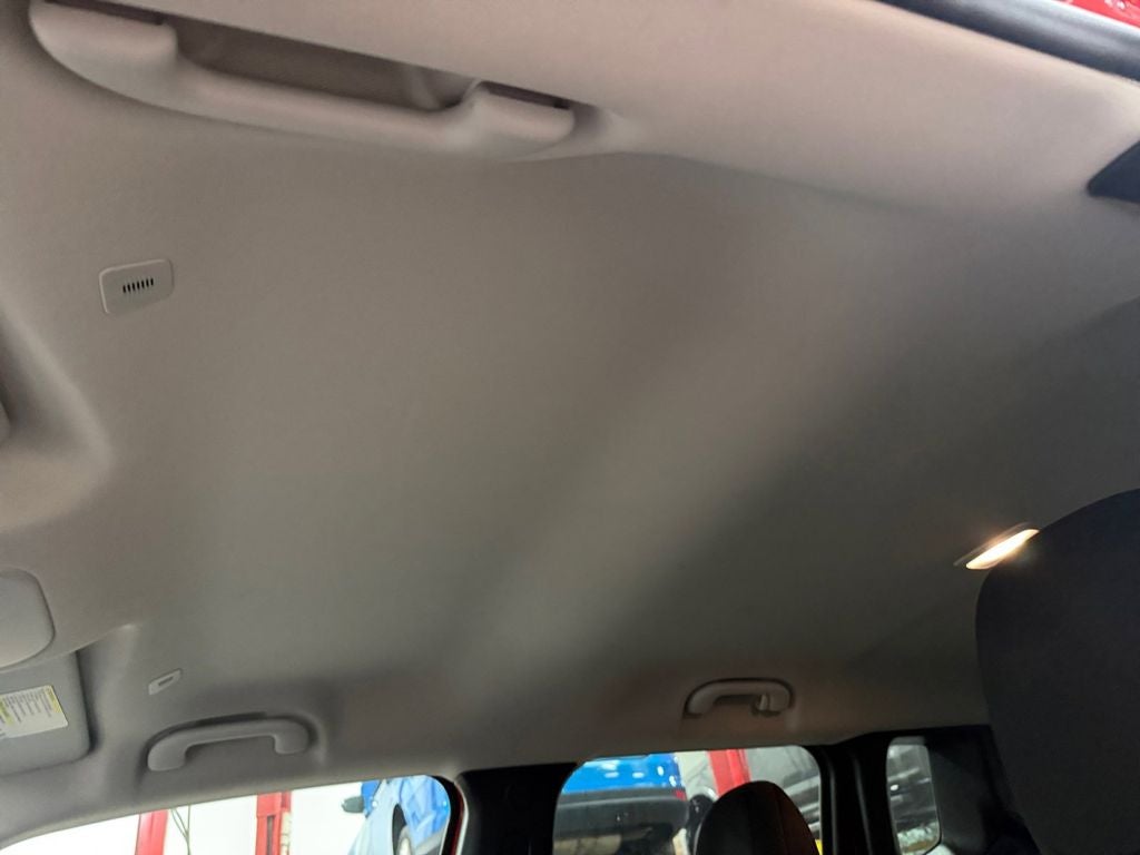 2023 Jeep Renegade Latitude w/Preferred Pkg