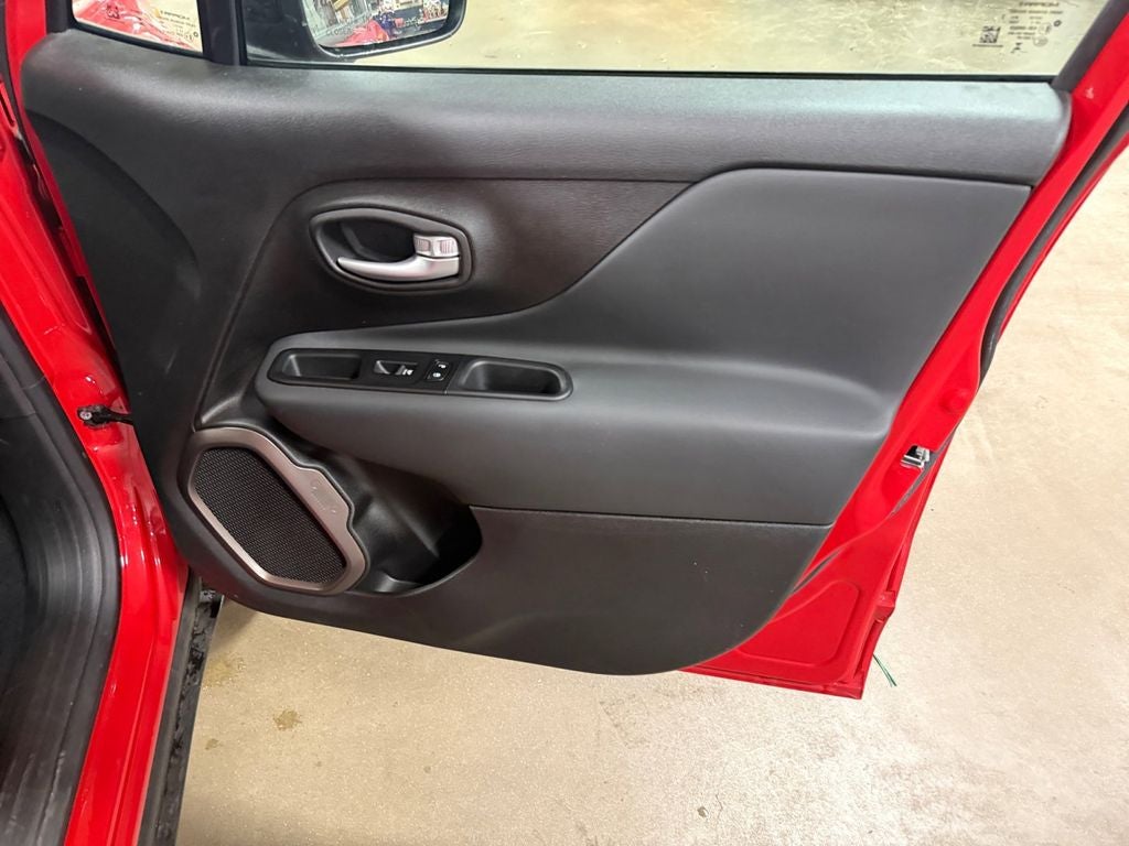 2023 Jeep Renegade Latitude w/Preferred Pkg