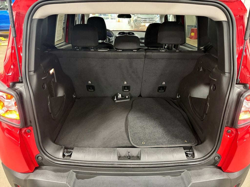 2023 Jeep Renegade Latitude w/Preferred Pkg