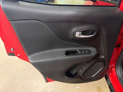 2023 Jeep Renegade Latitude w/Preferred Pkg