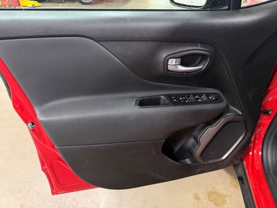 2023 Jeep Renegade Latitude w/Preferred Pkg