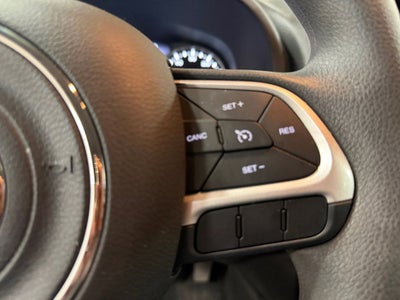 2023 Jeep Renegade Latitude w/Preferred Pkg