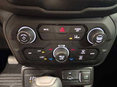 2023 Jeep Renegade Latitude w/Preferred Pkg