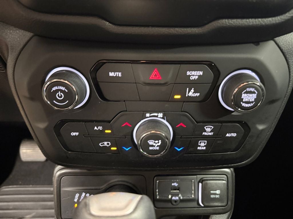 2023 Jeep Renegade Latitude w/Preferred Pkg