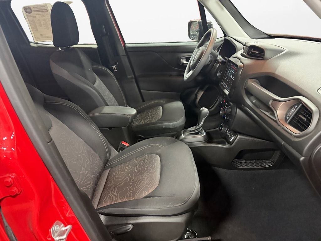 2023 Jeep Renegade Latitude w/Preferred Pkg
