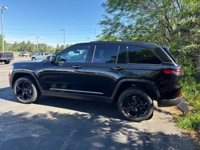 2022 Jeep Grand Cherokee Altitude