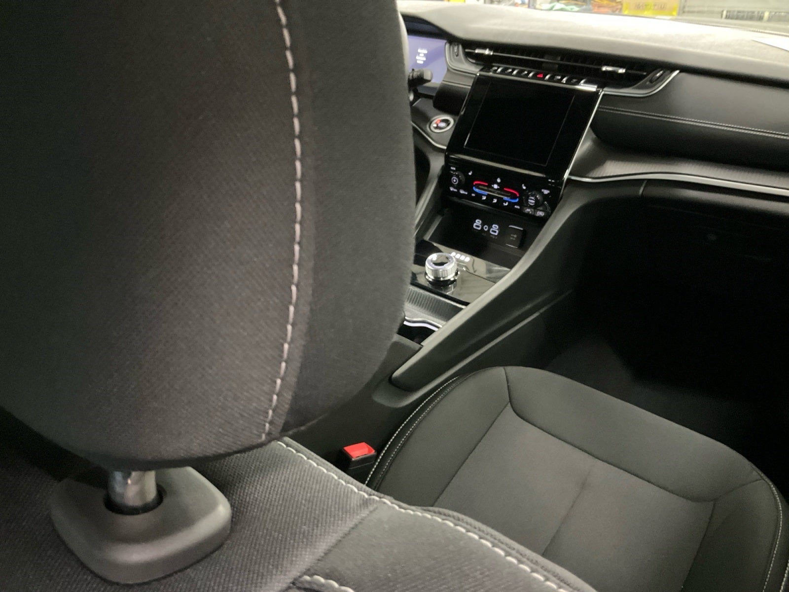 2025 Jeep Grand Cherokee Laredo 4x4