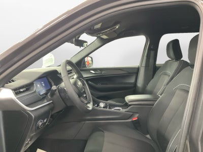 2025 Jeep Grand Cherokee Laredo 4x4