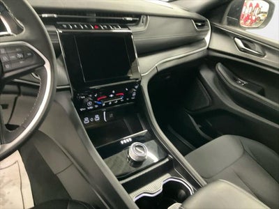 2025 Jeep Grand Cherokee Laredo 4x4