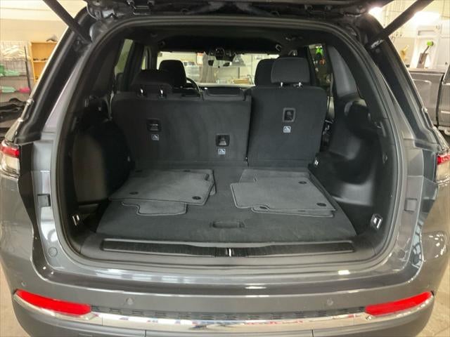 2025 Jeep Grand Cherokee Laredo 4x4