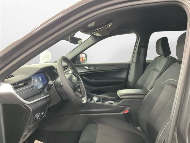 2025 Jeep Grand Cherokee Laredo 4x4