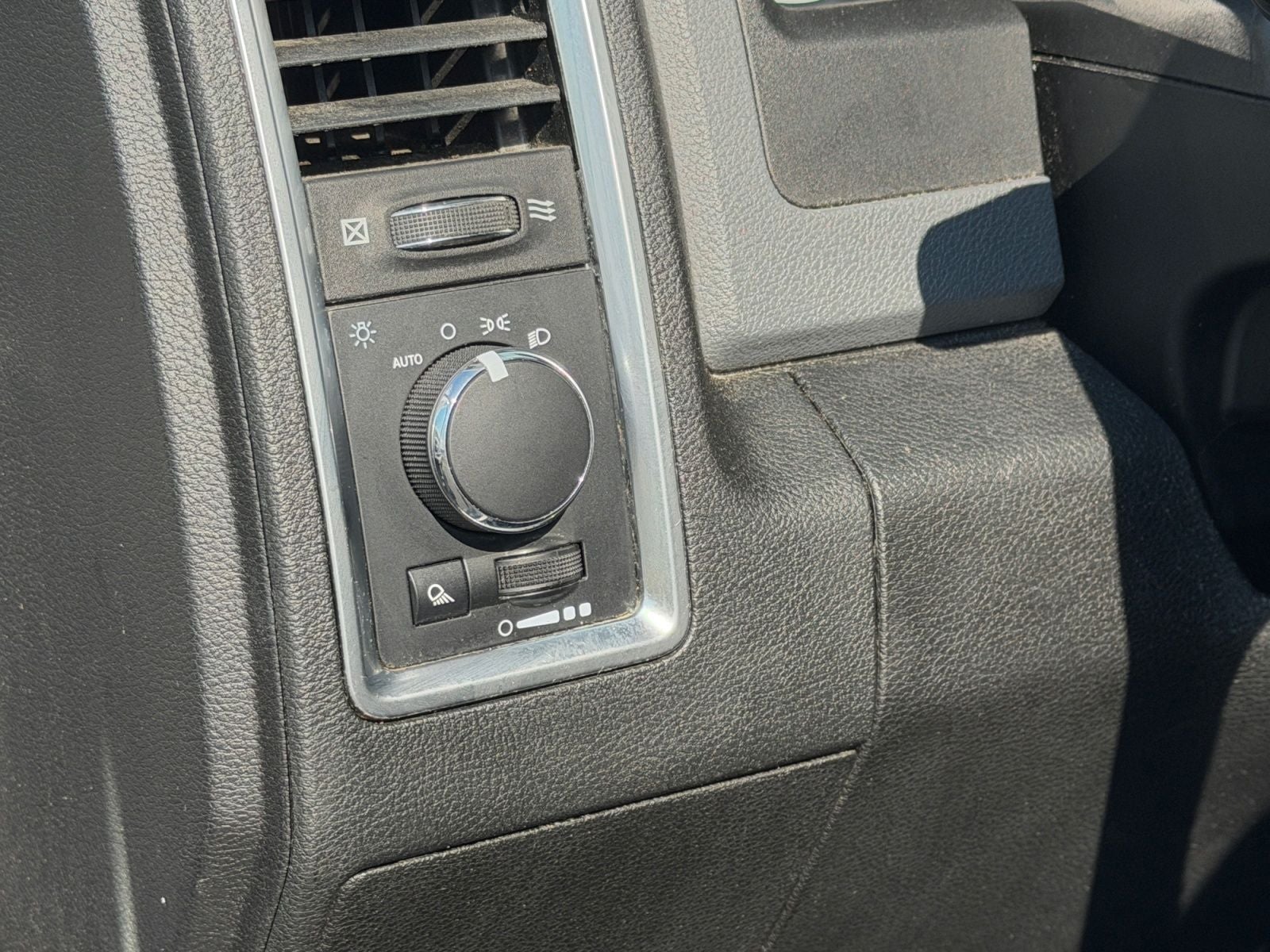 2019 RAM 1500 Classic SLT Crew Cab 4x4 5'7' Box
