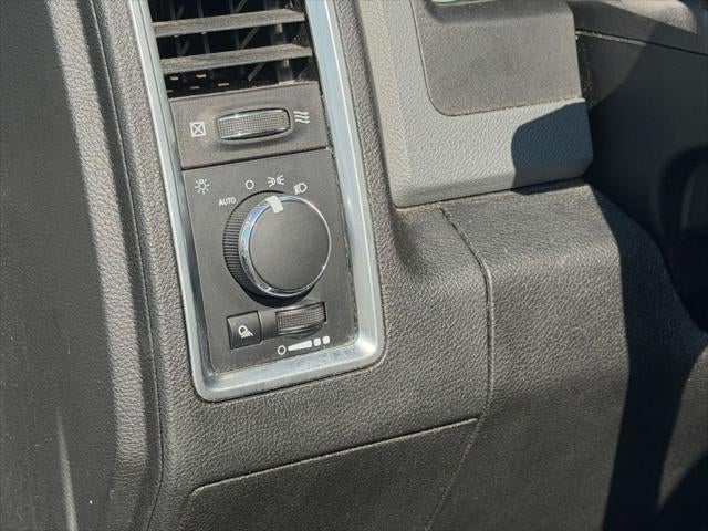 2019 RAM 1500 Classic SLT Crew Cab 4x4 5'7' Box
