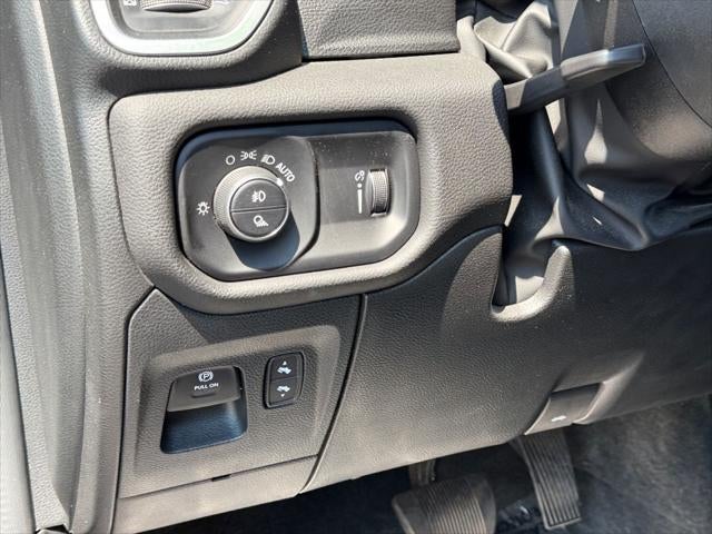 2023 RAM 1500 Big Horn Crew Cab 4x4 5'7' Box