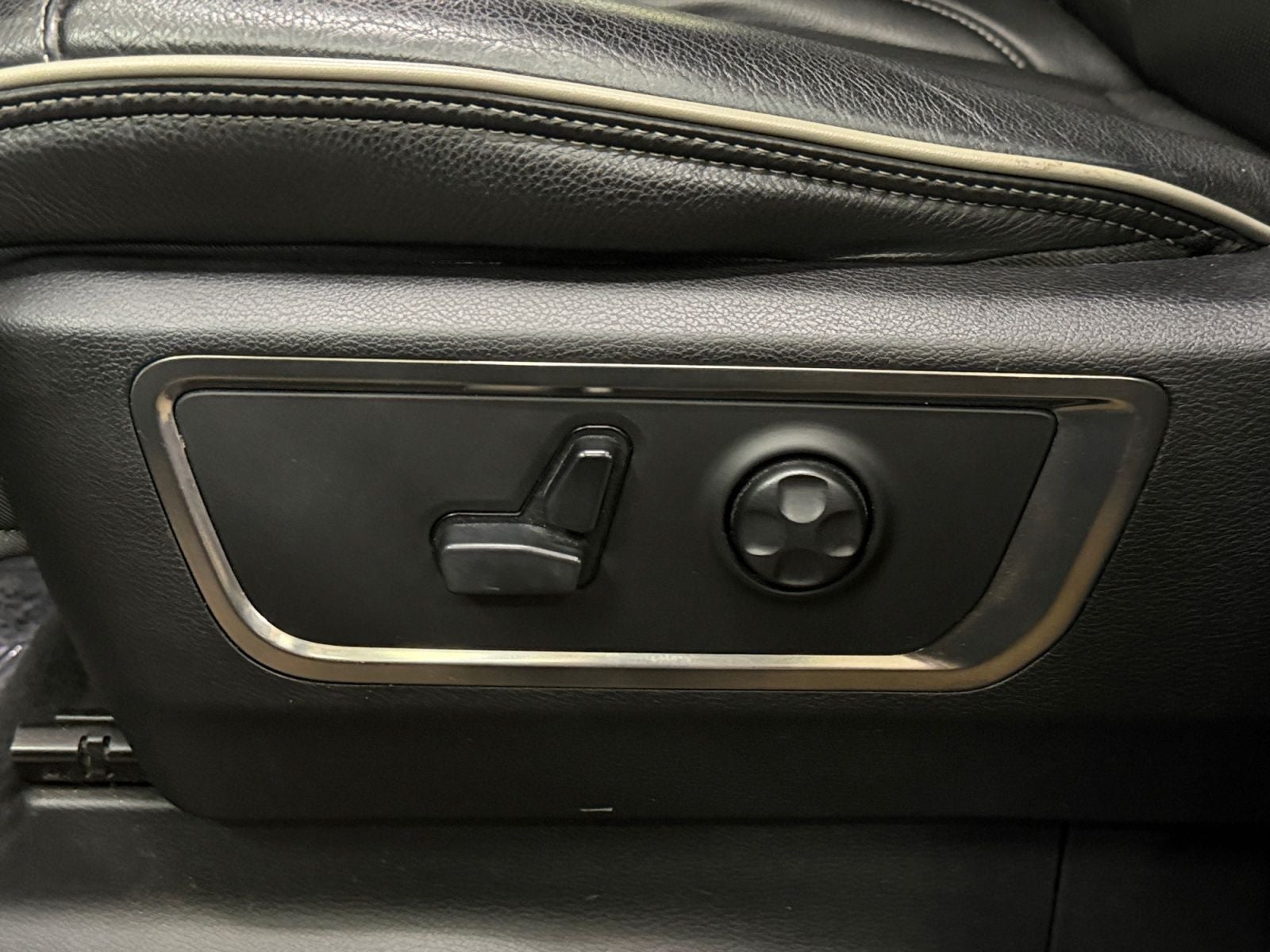 2019 RAM 1500 Limited Crew Cab 4x4 5'7' Box