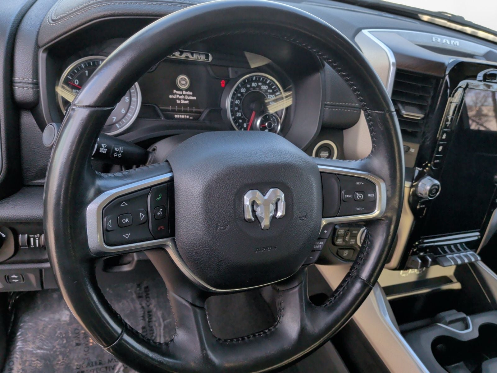 2021 RAM 1500 Laramie Crew Cab 4x4 5'7' Box