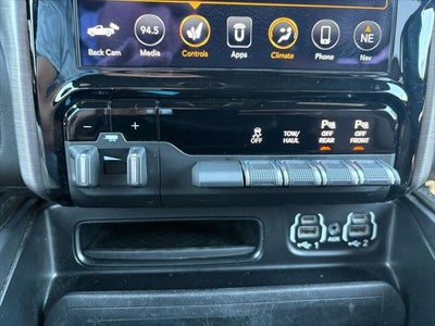 2020 RAM 1500 Laramie Longhorn Crew Cab 4x4 5'7' Box