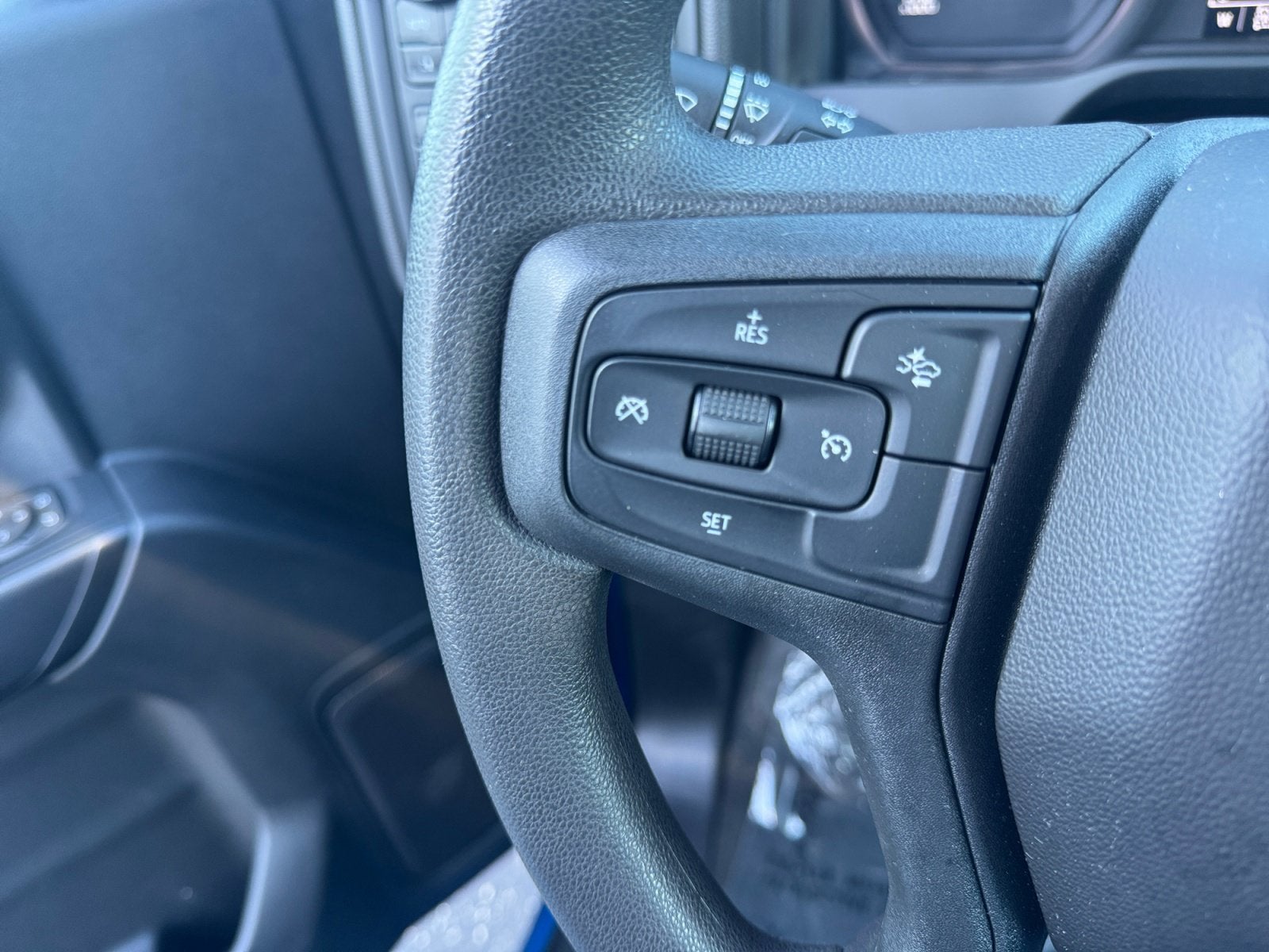 2023 Chevrolet Silverado 1500 4WD Double Cab Standard Bed Custom