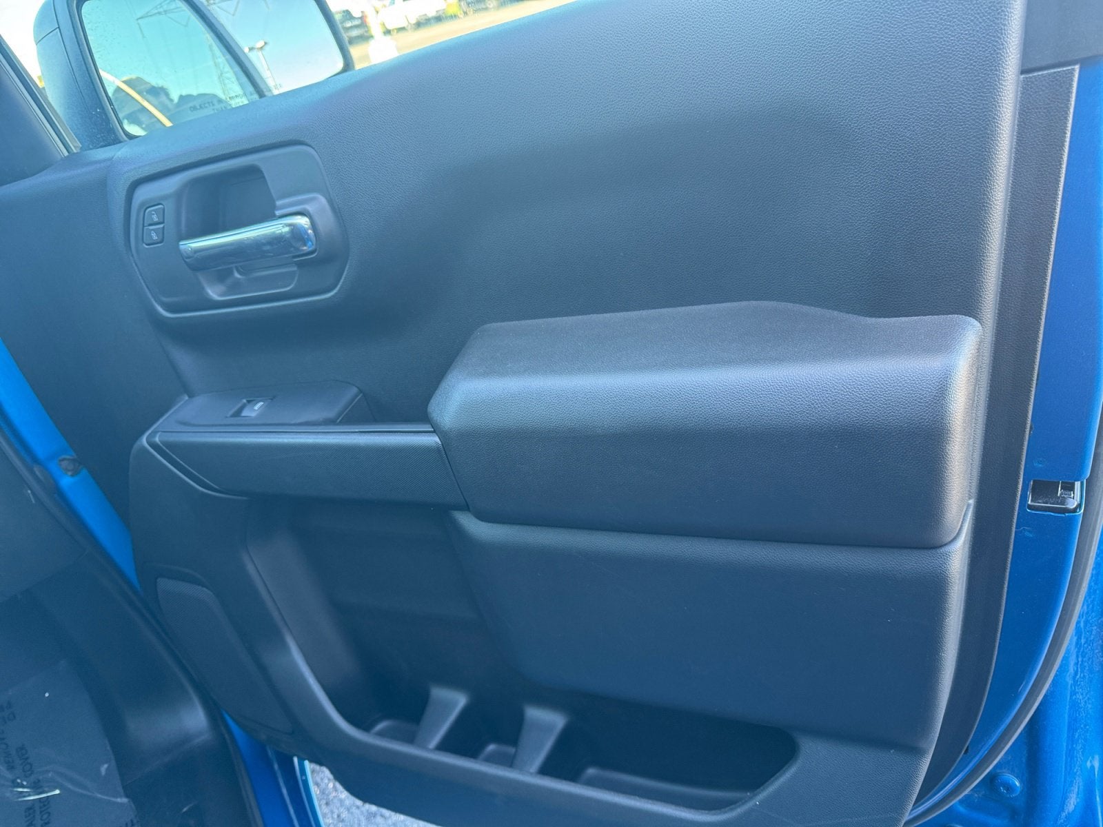 2023 Chevrolet Silverado 1500 4WD Double Cab Standard Bed Custom