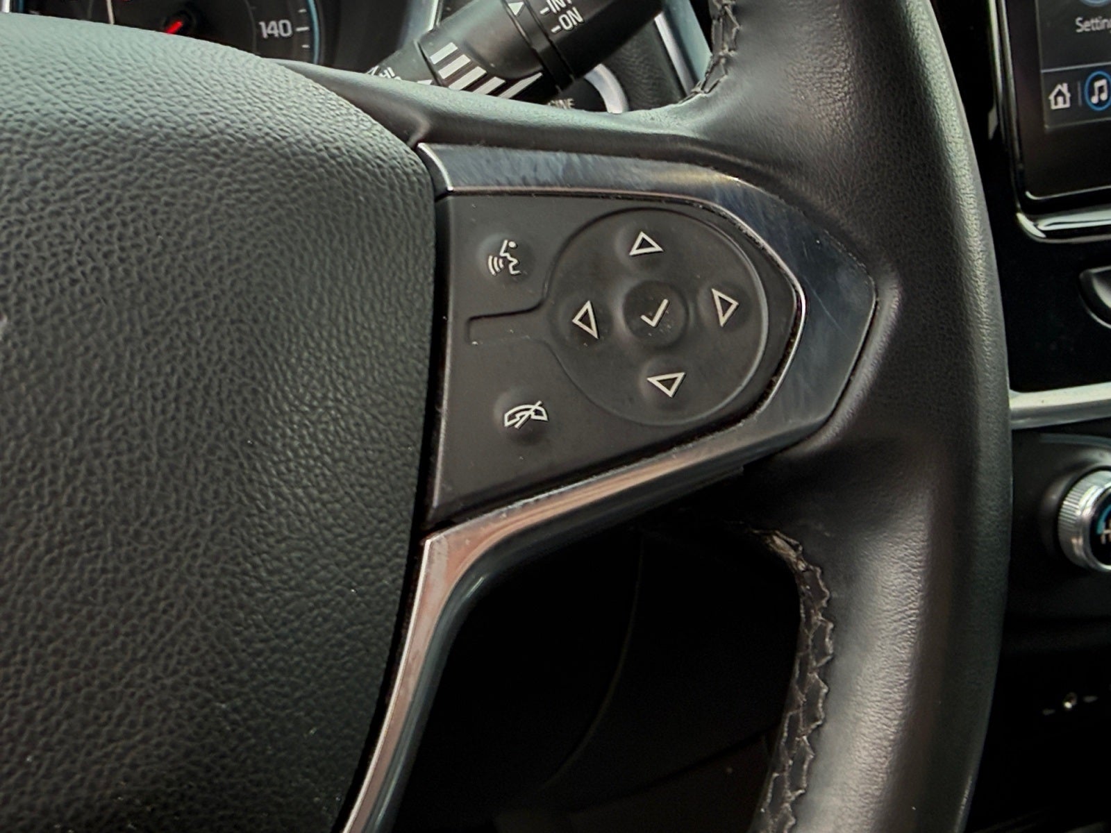 2023 Chevrolet Traverse AWD LT Cloth