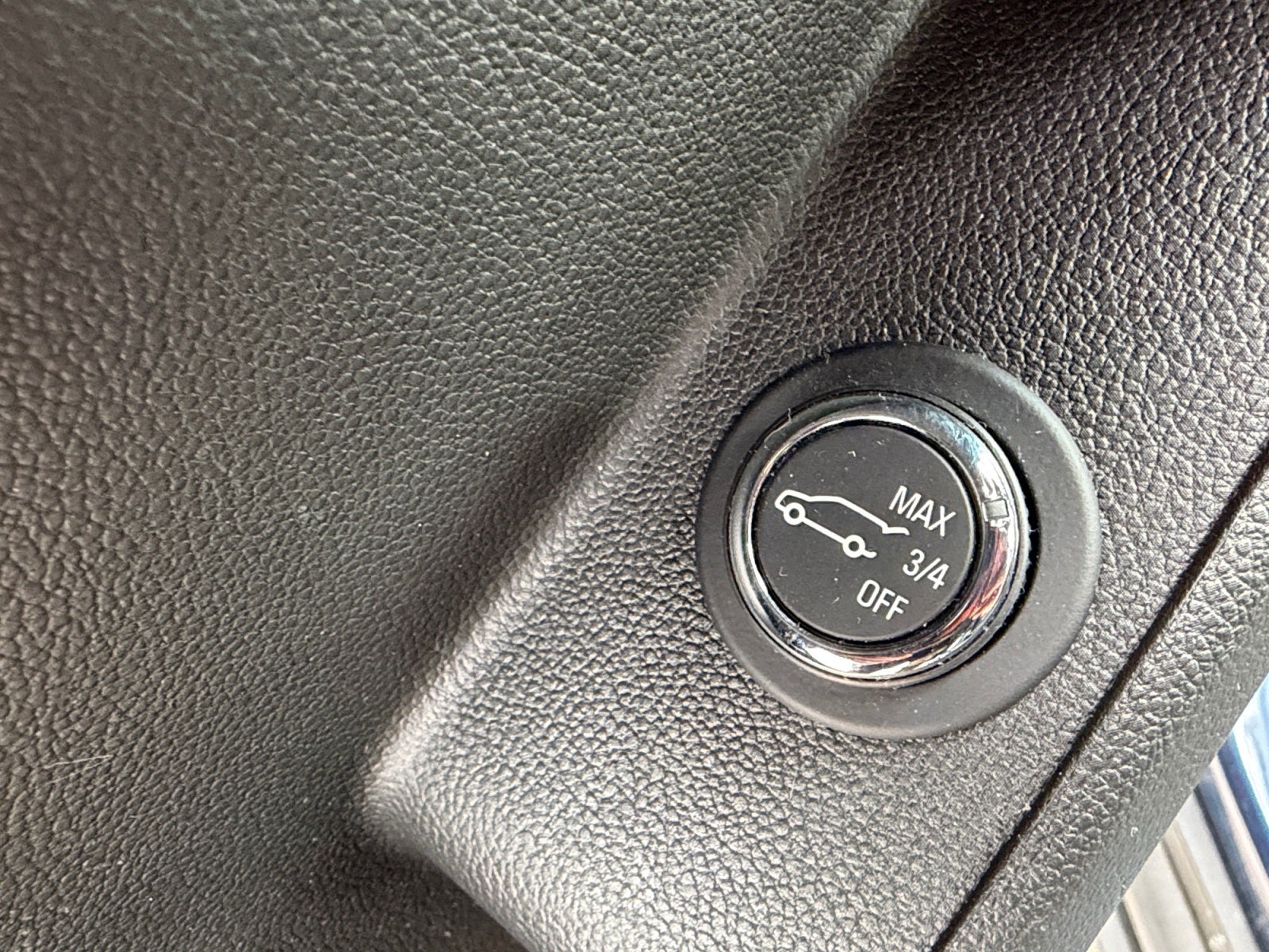 2023 Chevrolet Traverse AWD LT Cloth