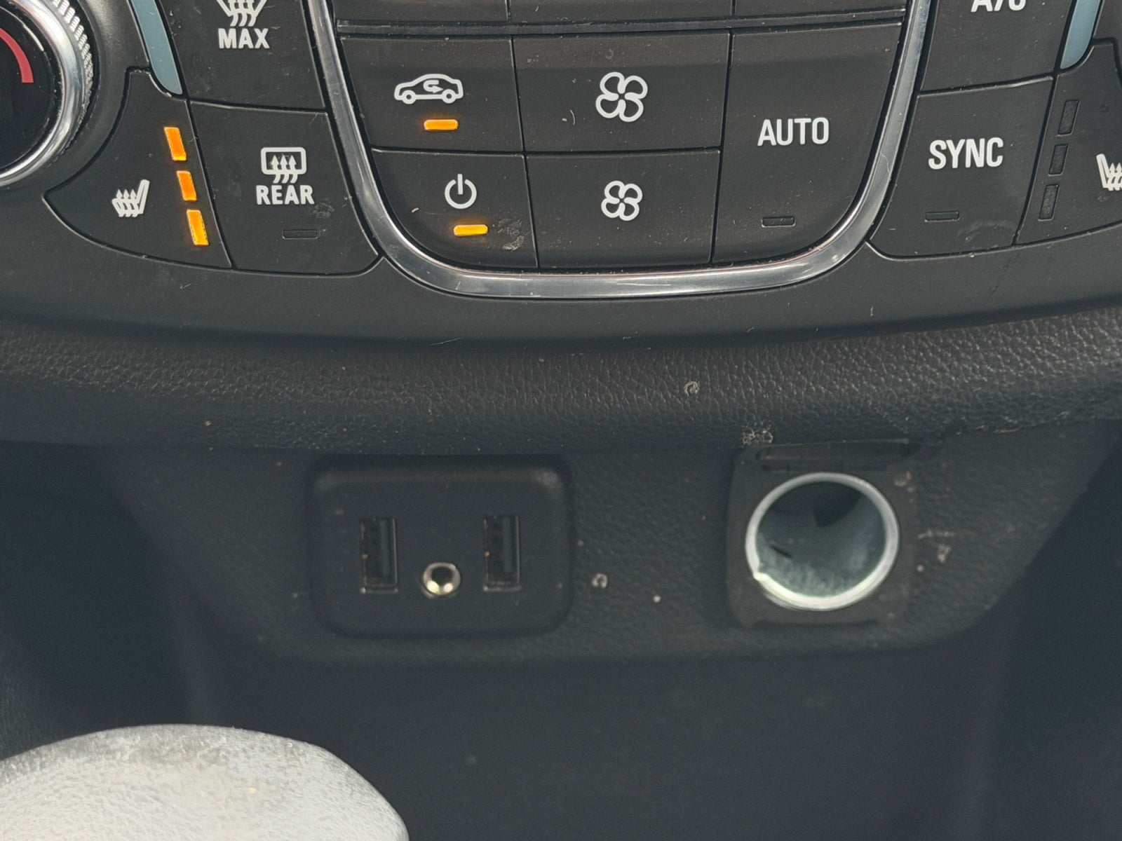 2023 Chevrolet Traverse AWD LT Cloth