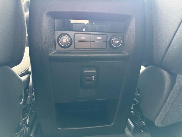 2023 Chevrolet Traverse AWD LT Cloth