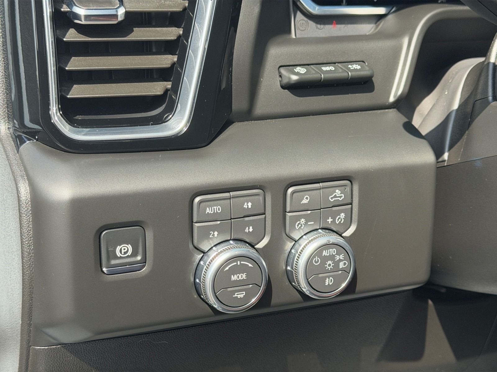 2026 GMC Sierra 1500 Crew Cab, Short Bed, Denali Ultimate, 4WD