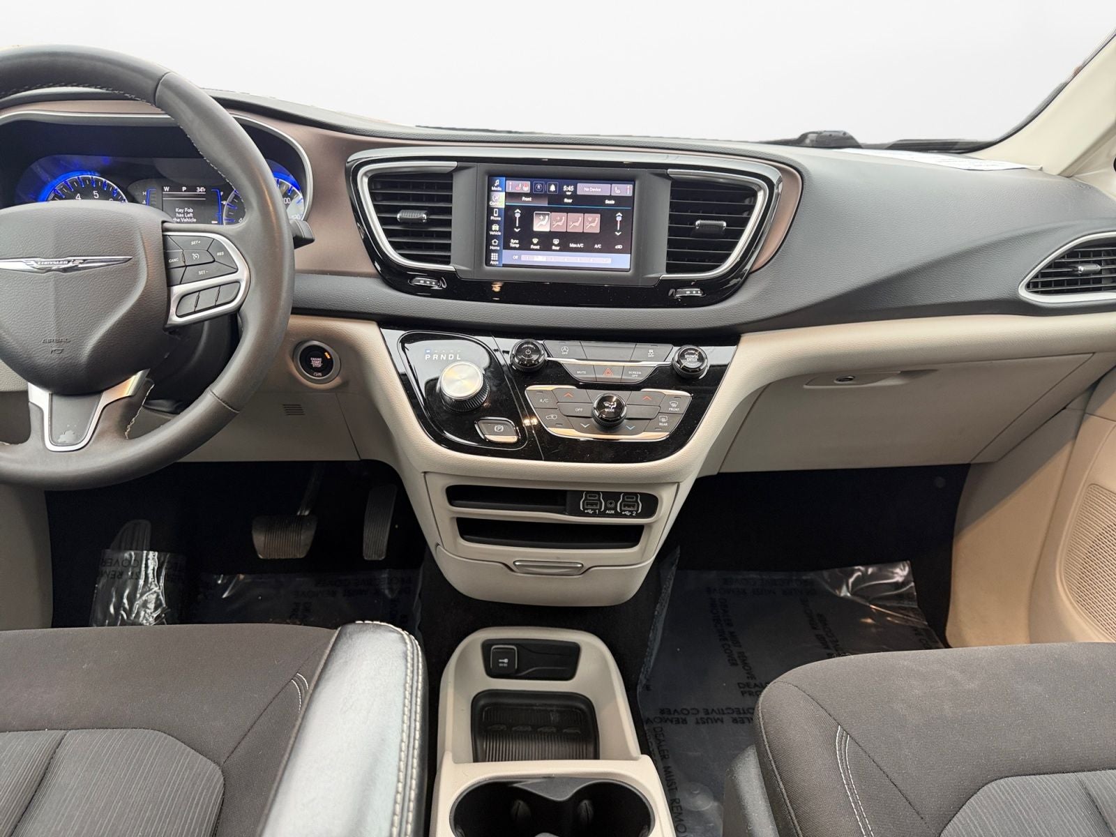 2022 Chrysler Voyager LX