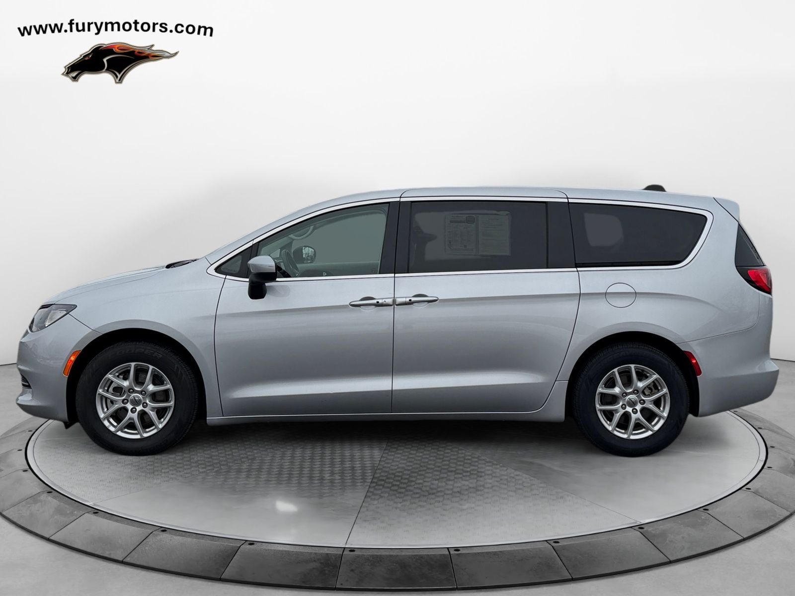 2022 Chrysler Voyager LX