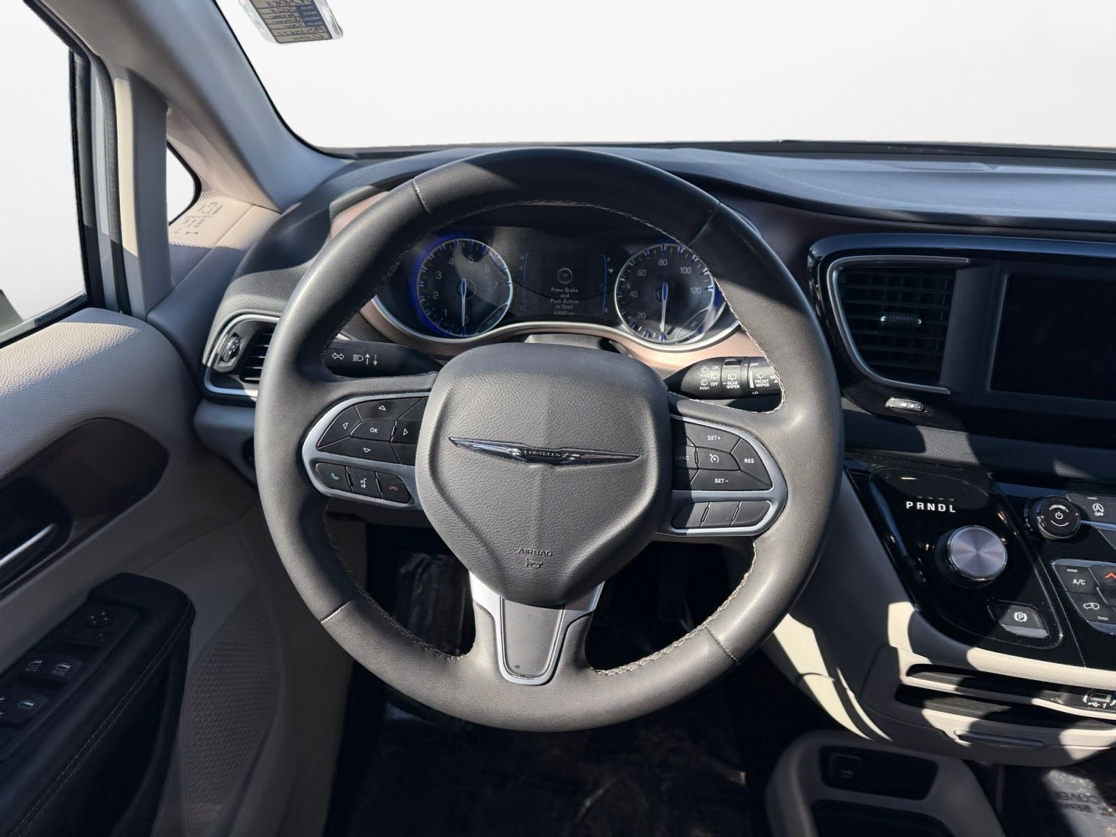 2023 Chrysler Voyager LX