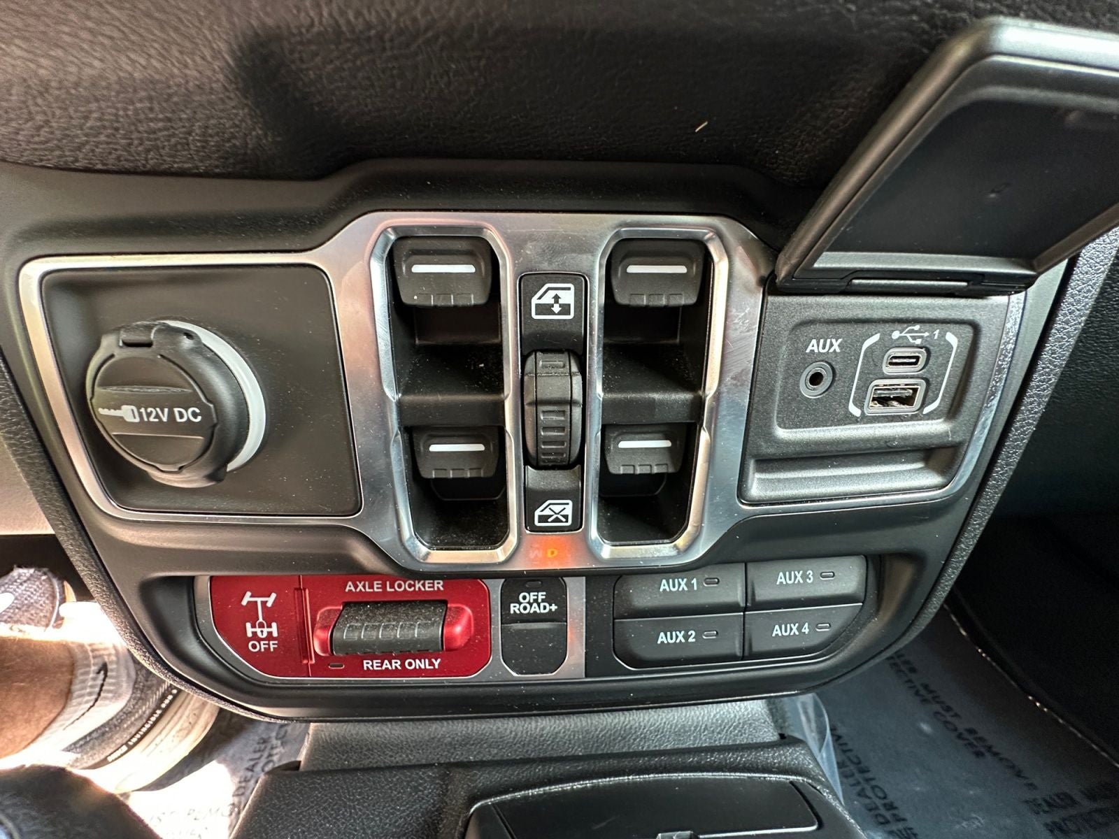2025 Jeep Wrangler 4-Door Willys 4x4