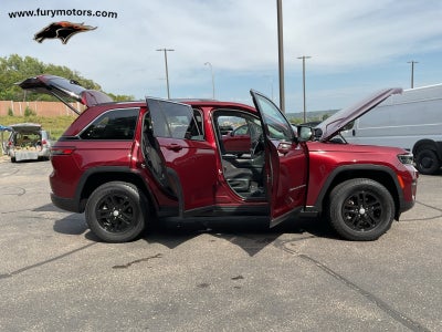 2022 Jeep Grand Cherokee Laredo 4x4