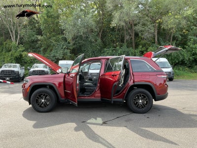 2022 Jeep Grand Cherokee Laredo 4x4