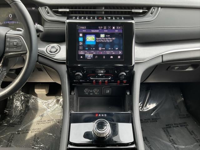 2022 Jeep Grand Cherokee Laredo 4x4