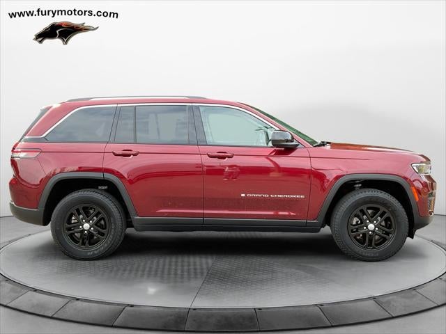 2022 Jeep Grand Cherokee Laredo 4x4