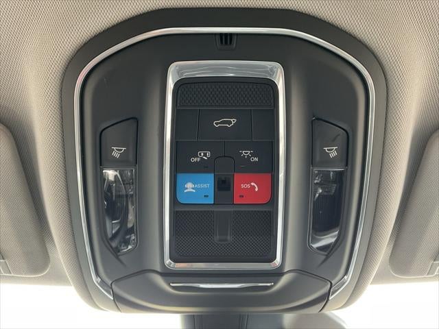 2022 Jeep Grand Cherokee Laredo 4x4