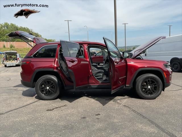 2022 Jeep Grand Cherokee Laredo 4x4