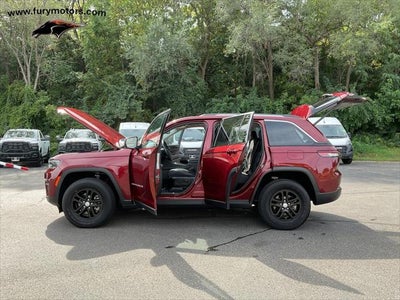 2022 Jeep Grand Cherokee Laredo 4x4