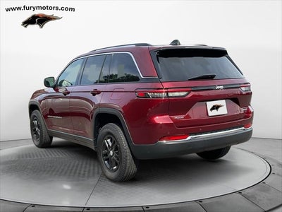 2022 Jeep Grand Cherokee Laredo 4x4