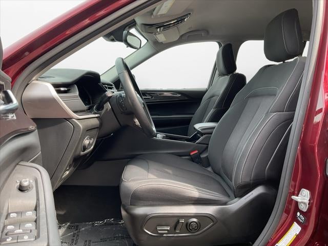 2022 Jeep Grand Cherokee Laredo 4x4