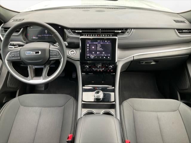 2025 Jeep Grand Cherokee Laredo 4x4