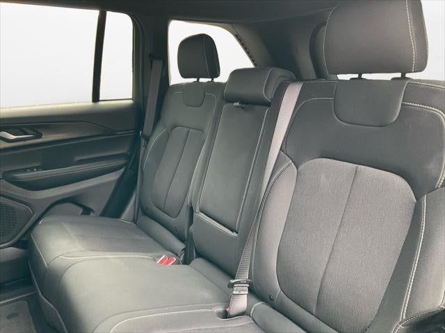 2025 Jeep Grand Cherokee Laredo 4x4