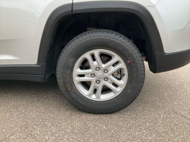 2025 Jeep Grand Cherokee Laredo 4x4