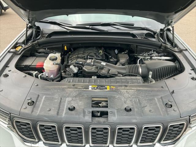2025 Jeep Grand Cherokee Laredo 4x4
