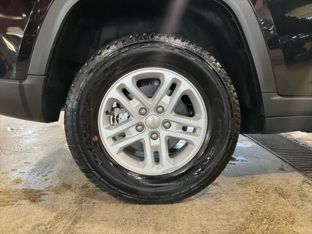 2024 Jeep Grand Cherokee Laredo 4x4