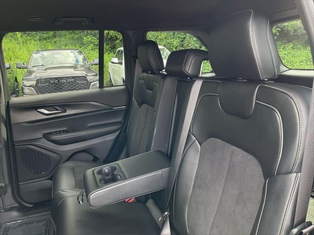 2025 Jeep Grand Cherokee Altitude 4x4