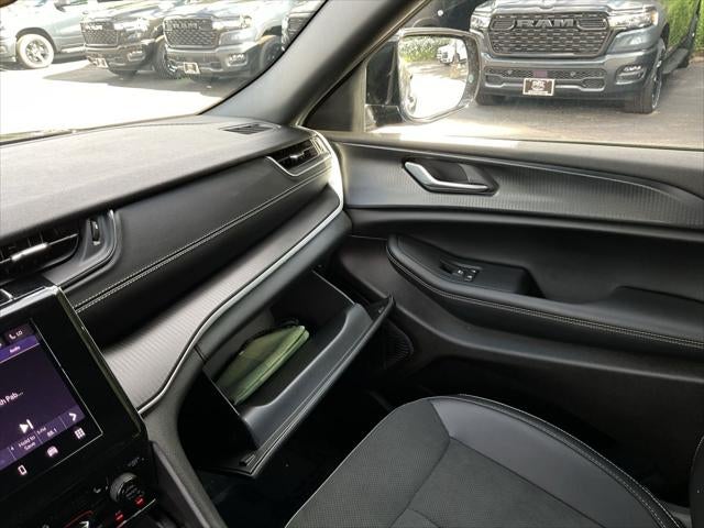 2025 Jeep Grand Cherokee Altitude 4x4